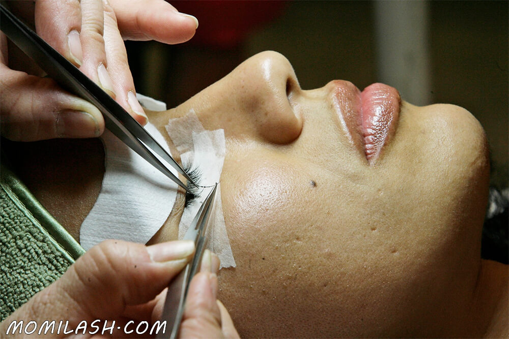 what glue is used for eyelash extensions